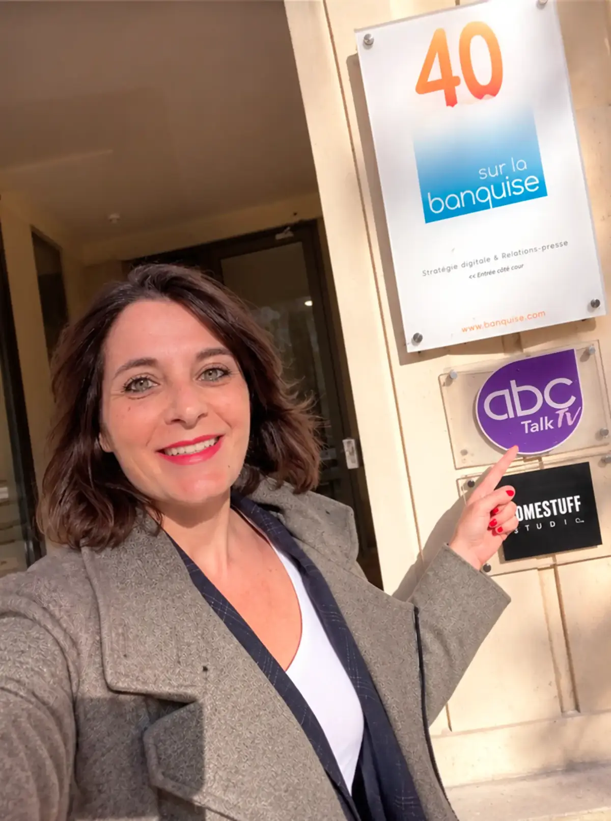 Dorothée Casanova, humanistic and relational astrologer, in Paris